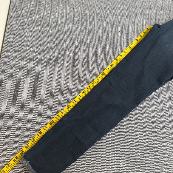 GOOD AMERICAN - Raw Hem Dark Wash Skinny Jeans - Picture 6 of 6